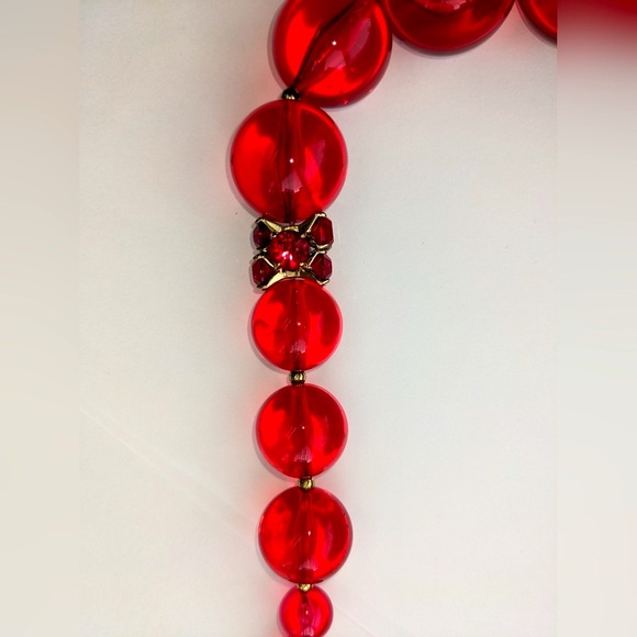 KATE SPADE RED BOWERY BALL LUCITE NECKLACE WITH RED CRYSTAL ACCENTS - Picture 9 of 9